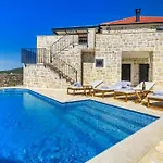 Stone Luxe Sea View Villa - Heated Pool & Garden Vinišće