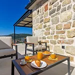 Stone Luxe Sea View Villa - Heated Pool & Garden * Vinišće