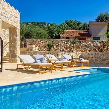 Mare Villa