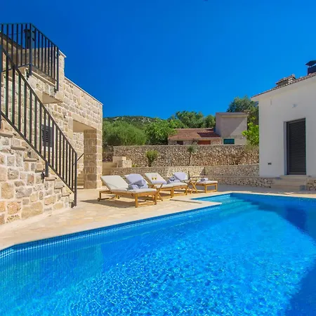 Stone Luxe Sea View Villa - Heated Pool & Garden ヴィラ