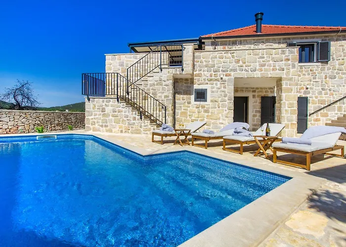 Authentic Premium With Sea View And Heated Pool Vinišće