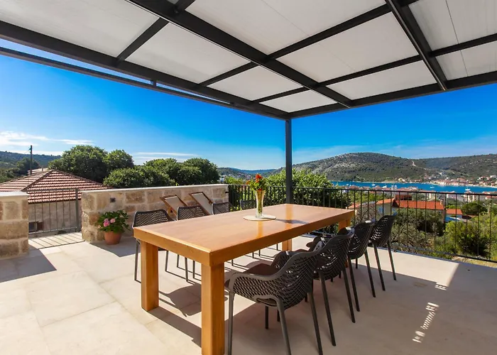 Willa Authentic Premium With Sea View And Heated Pool Vinišće
