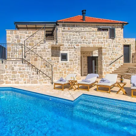 Luxury Villa Mare - Heated Pool & Sea View *