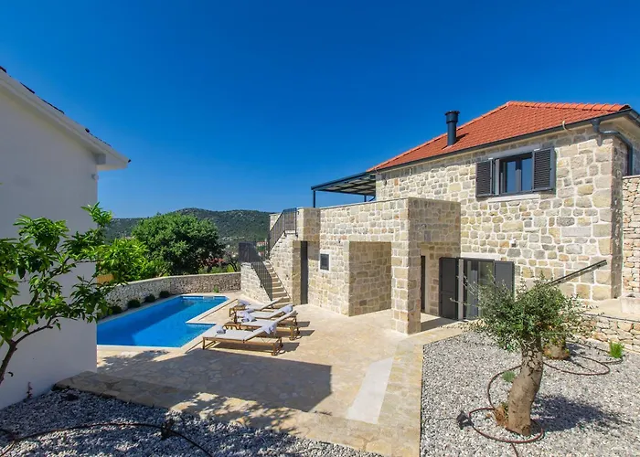 Authentic Premium With Sea View And Heated Pool * Винишче